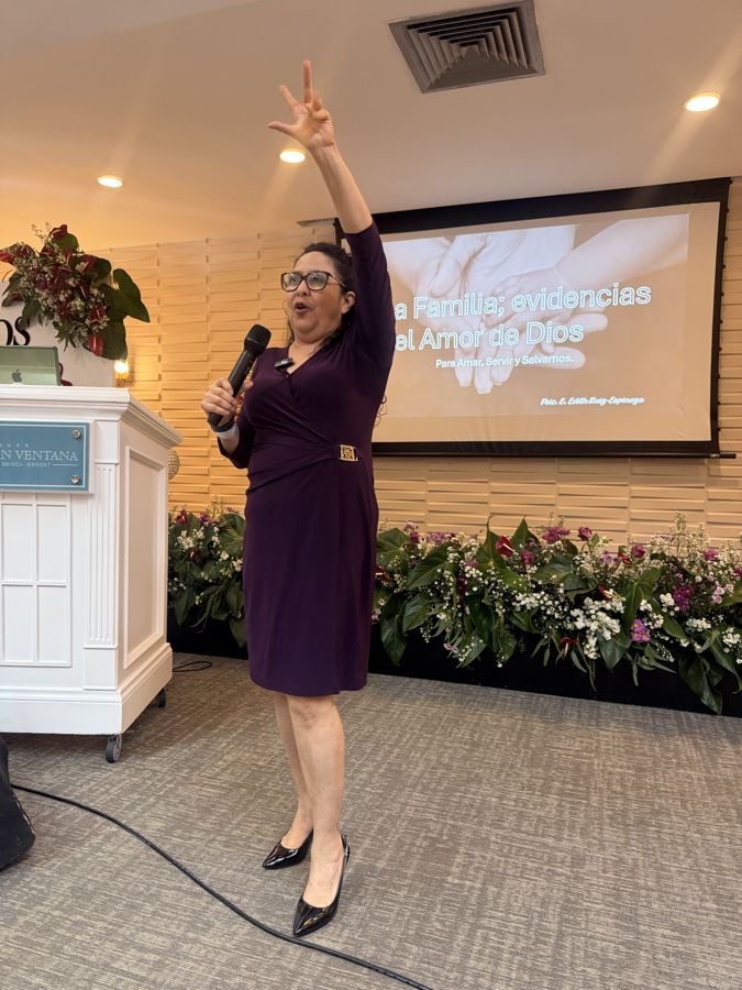 Exposición de la Ptra. Edith Ruiz, Congreso Diseñados para Amar y Servir
