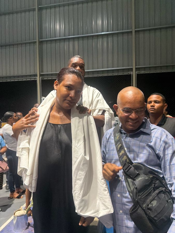 Recién bautizada junto a los hermanos