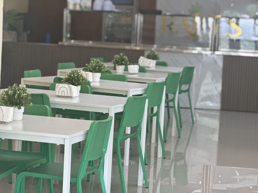 Mesas con plantas en Raíces Sur